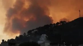 Borba sa vatrom širom Evrope! Požari od Krita do Španije, stigli vatrogasci iz Srbije!