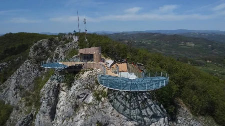 Veličanstven pogled na meandre Zapadne Morave i Šumadiju! Danas otvaranje vidikovca na Kablaru, prisustvuje Vučić (FOTO)
