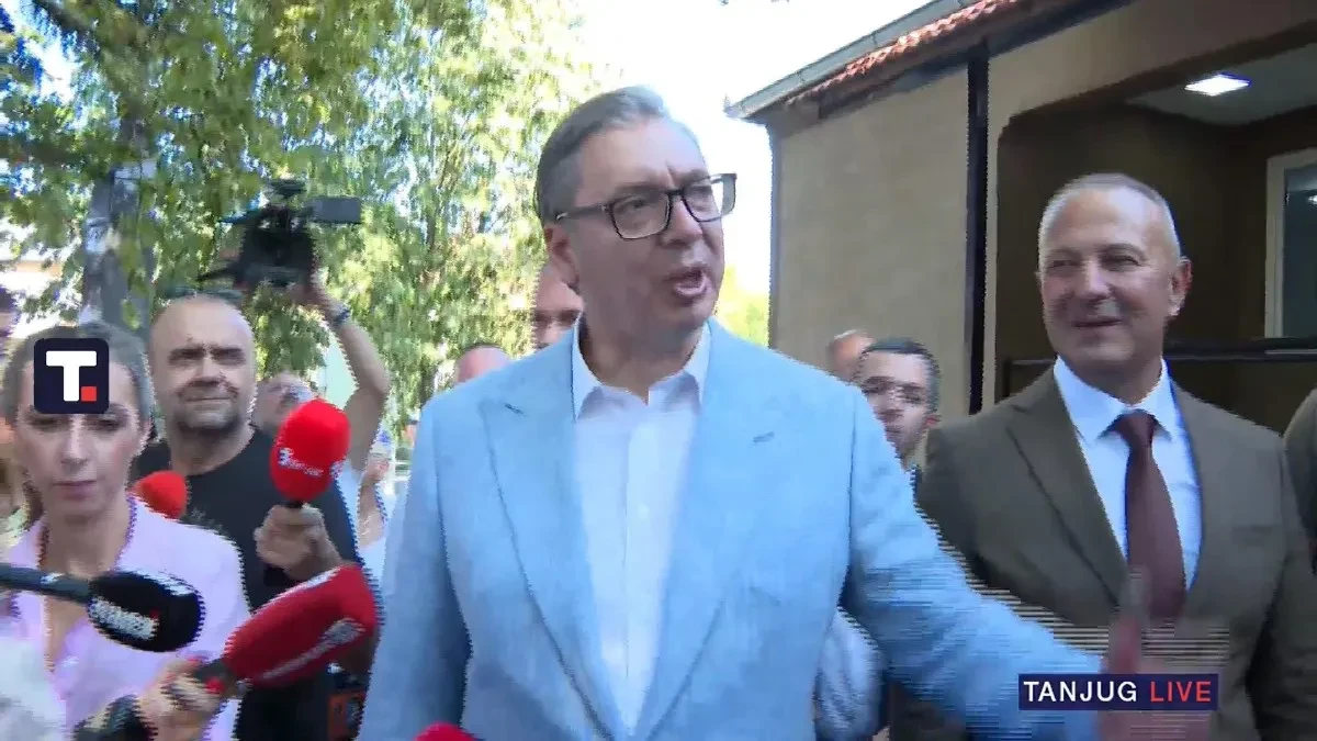 Vučić stigao u selo, pa odmah presekao! "Mašine izlaze za tri dana!"