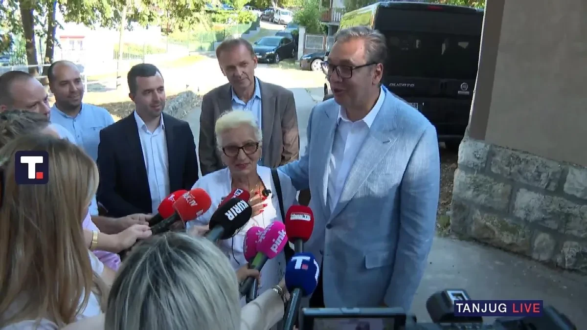 "Dobila sam porodicu!" Baka Zlata rasplakala Vučića, predsednik objavio dirljiv snimak (VIDEO)