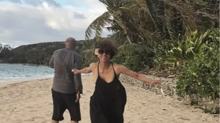Hale Beri ispala bradavica: Slavna glumica doživela peh na plaži, njena reakcija je potpuni hit