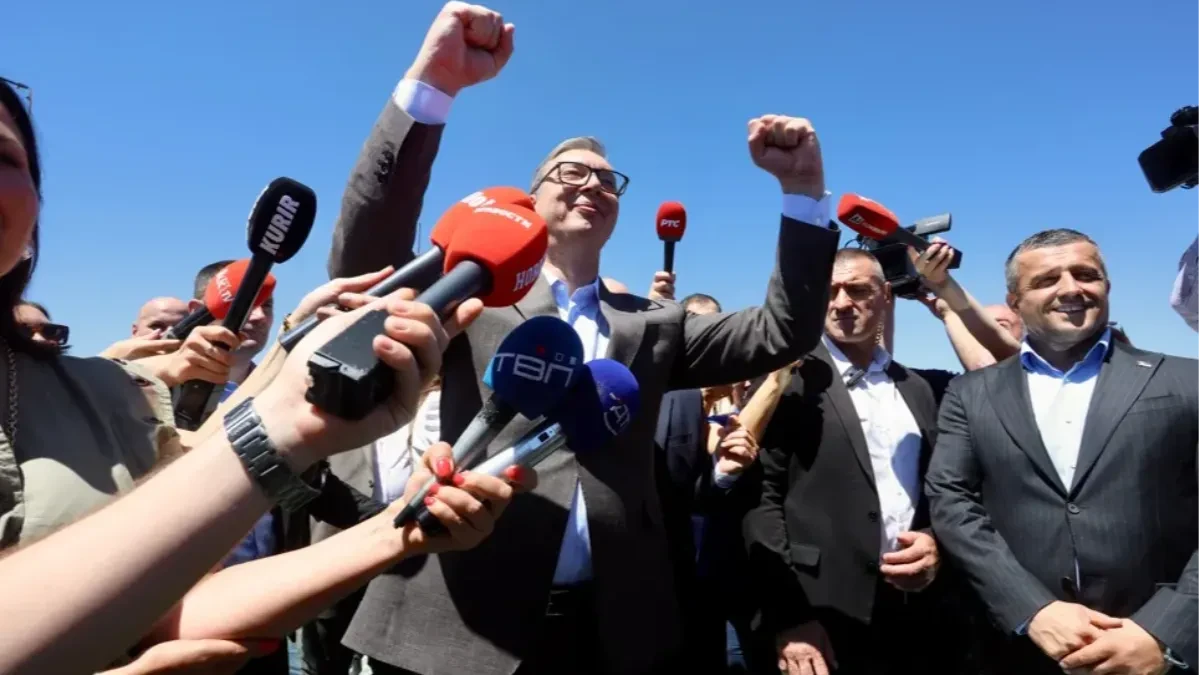 Blokaderske muke, lažna istraživanja i priznanje: Pogledajte kako radi Vučić, sutra ćeš bolje živeti! (VIDEO)
