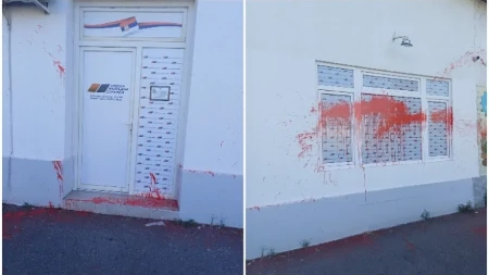 Blokaderi vandalski napali prostorije SNS: Kamera sve snimila - nemaju šta da ponude građanima osim mržnje, nasilja i uništavanja