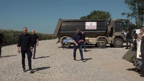 Istorijski projekat spasava sever Srbije! Vučić obišao radove na izgradnji deonice Bački Breg - Srpska Crnja