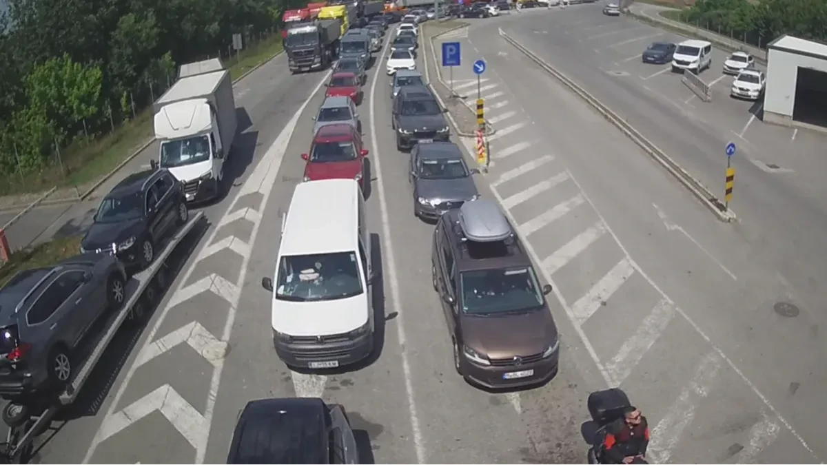 Formirale se kolone vozila na izlazu iz Srbije: Automobili na mrdaju!