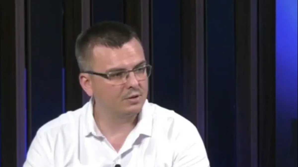 Deda ili prezimenjak? Parandilović se izgubio u sopstvenim lažima! (VIDEO) 