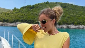 Sofija Šašić na jahti raspustila atribute: Zaboravila na donji veš, pa pokazala intimne delove tela! (FOTO)
