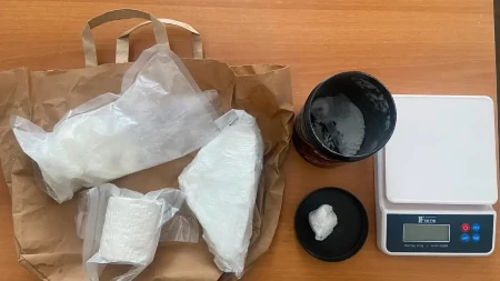 Bacio drogu pred policajcima: Uhapšen diler u Novom Sadu