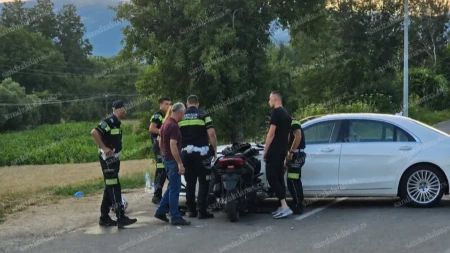 Užas u Novom Pazaru: Dva dečaka povređena u sudaru - njihov motor prepolovljen! (FOTO)