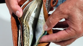 Ovim penzionerima stiže novac na ruke: Isplata kreće danas