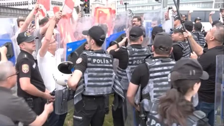 "Ubice, napustite zemlju" Veliki protest u Turskoj protiv NATO-a