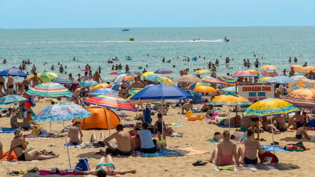 Skandal na plaži u Tivtu! Vlasnik plaže urla na turiste, hteo i da ih bije: Ovo je moje, izlazite napolje!
