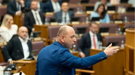 Haos u Skupštini Crne Gore! Pogledajte sramne napade na Milana Kneževića: "Ovo vam nije Ćacilend" (VIDEO)