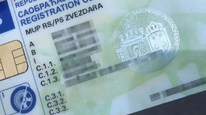 Čuvate saobraćajnu u autu? Ako ga ukradu, osiguranje može da vas ostavi bez dinara, a lopovu ste maksimalno olakšali