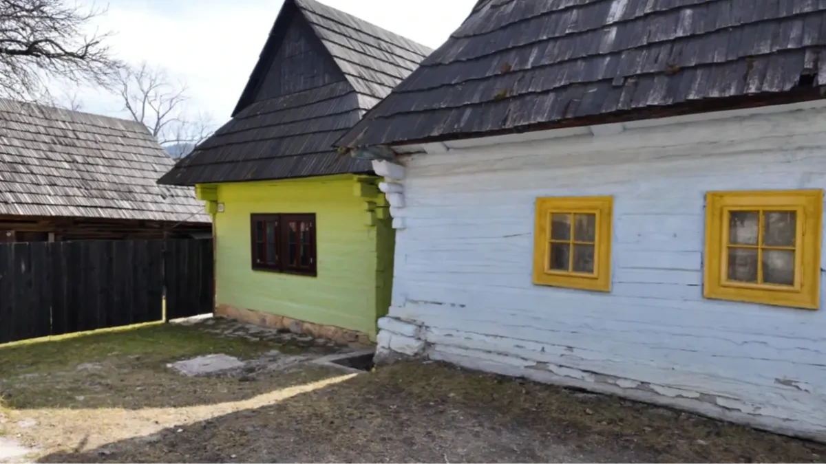"U našem selu živi 17 ljudi, hiljade turista dolaze svakog dana, kao da živimo u kanalizaciji... Jesmo li u zoološkom vrtu"