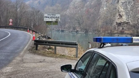 Drama u kanjonu Lima: Automobil sleteo u reku, jedna osoba uspela sama da ispliva i spasi se