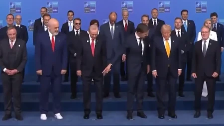 Neprijatna scena na samitu NATO! Rute i lideri se smejali Rami zbog onoga što je obuo? (VIDEO)