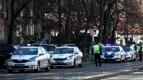 Motociklista udario osamnaestogodišnjaka pa pobegao! Policija traga za njim