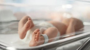 Beba oteta iz bolnice, u toku hitna potraga! Izneta u torbi, bila pozitivna na kokain?!