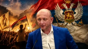 Zeta ukrašena trobojkama! Knežević ispunio obećanje: Neka dođu Ibrahimović i Krivokapić da ih skinu
