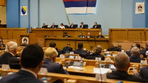 Narodna skupština Republike Srpske usvojila zakon: Zabranjeno veličanje ustaških simbola i zlatnih ljiljana