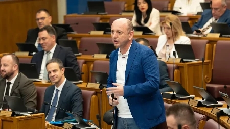 Knežević zapalio Skupštinu, ogolio decenije progona Srba: "Neću lažno pomirenje"