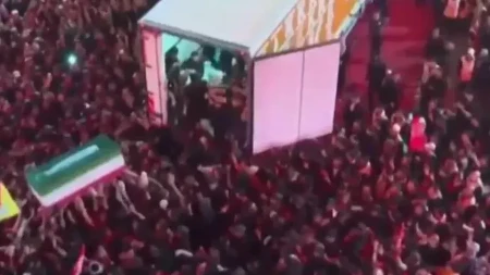 Završen višednevni ispraćaj ubijenog Ajatolaha: Milioni plakali na ulicama, sin se nije ni pojavio!