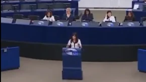 Šok u Evropskom parlamentu: Cepa zastavu i pominje genocid!