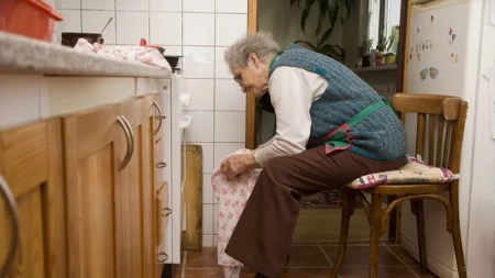 Majci kupili sve da više ne rinta po kući, a ona nastavila po starom: Razlog je rasplakao decu
