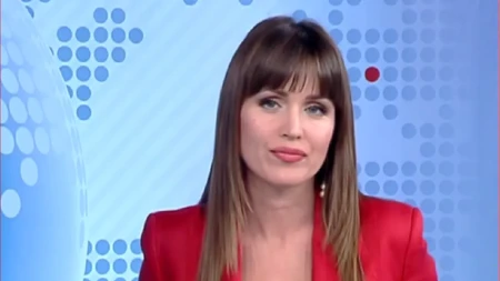 Nesvakidašnja scena u Dnevniku na RTS! Voditeljka priča, a u pozadini na ekranu šok snimak (FOTO)