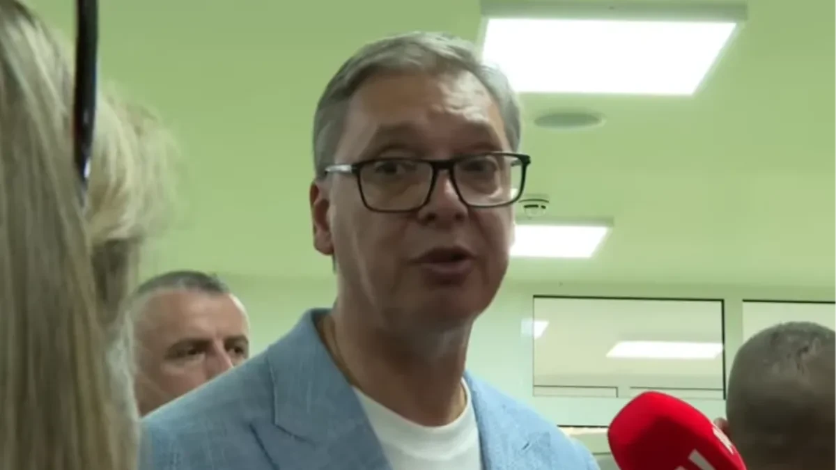„Od nadstrešnice niko neće ništa da potpiše! Baš ih briga za decu“ Vučić oštro o dozvolama