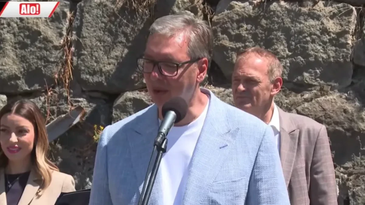 Vučić se naklonio Ivani, majci 11 dece koja čeka 12. bebu: „Niko nije uradio toliko za Srbiju"