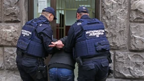 Upao ženi u kuću držeći se za genitalije! Državljanin Azerbejdžana završio pred tužiocem