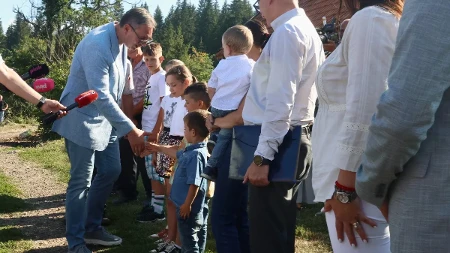 "Više od 20.000 evra za hrabru majku": Vučić naložio pomoć porodici sa osmoro dece! 