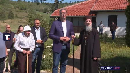 Vučić u Božetićima: Predsednik obilazi manastir Dubnica (VIDEO)