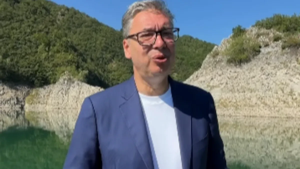 Vučić započeo dan na Uvačkom jezeru: "Sada idemo dalje, među ljude" (VIDEO)