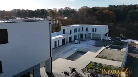 Pevač za ovu kuću traži bogatstvo i izdaje je za 10.000 evra: Razlog će vas šokirati (FOTO)