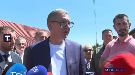 Vučić razgovara sa građanima i rešava probleme: "Već sam dao nalog i rekao da se uradi" (FOTO/VIDEO)