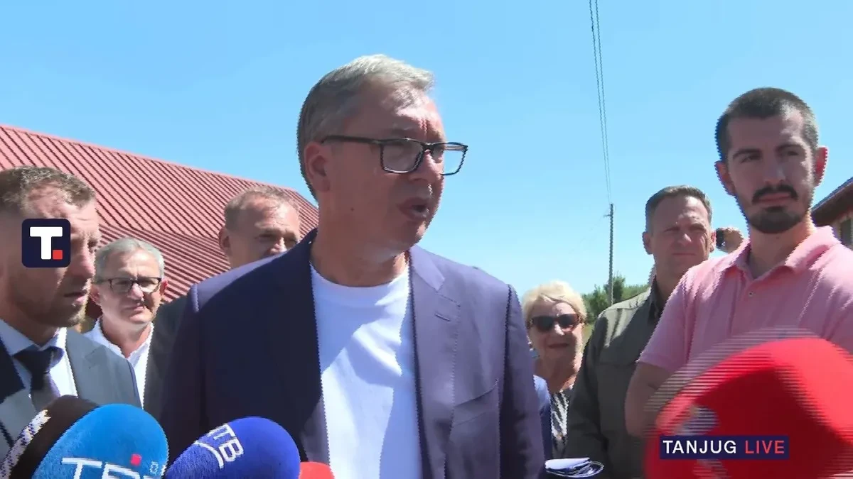 Vučić razgovara sa građanima i rešava probleme: "Već sam dao nalog i rekao da se uradi" (FOTO/VIDEO)