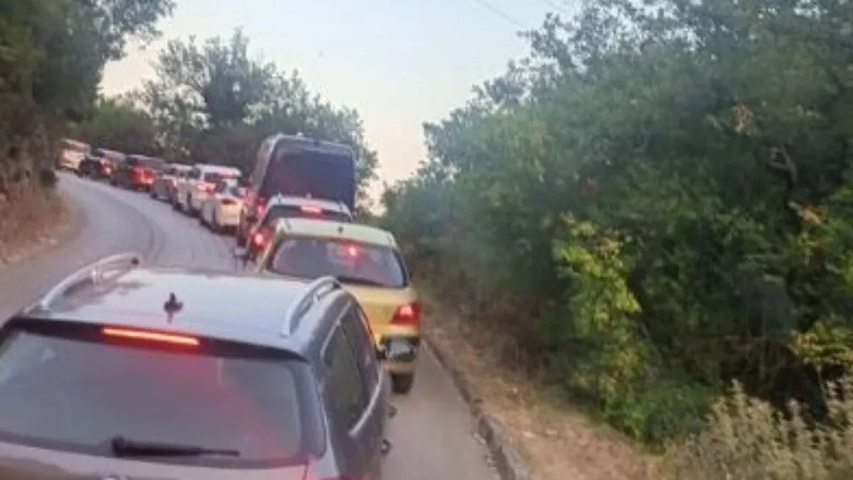 "Katastrofa, sat vremena se ne pomeramo ni milimetar": Kilometarske kolone kod Sutomora i Sozine, vozači besni zbog haosa na putu