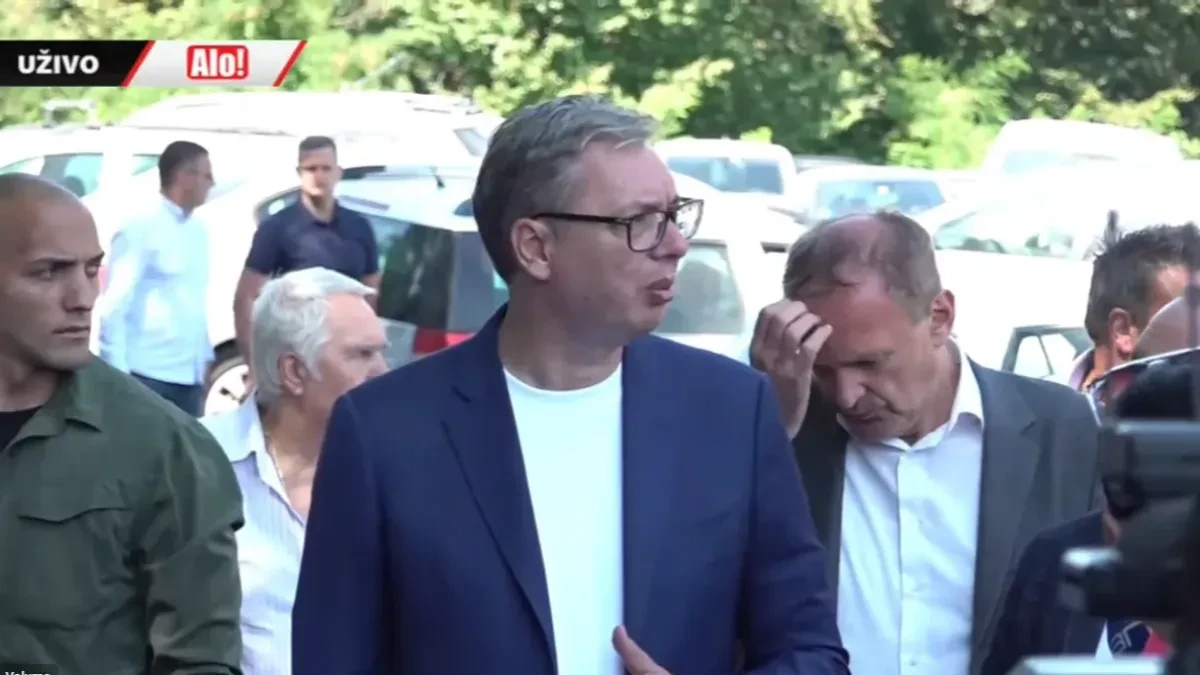 "Jedini ste vi predsedniče što ste obećali to i ispunili..." Vučić obilazi radove i razgovara sa narodom (FOTO/VIDEO)