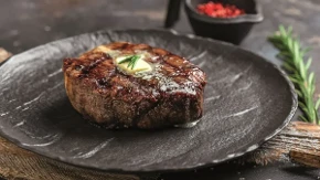 Ribić na kajmaku specijalitet kao iz najboljeg restorana: Kuvari prave baš ovako