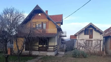 Kuća za 35.000 evra, a uz pomoć države majke može da izađe i manje: Škola i vrtić na 10 minuta, plac čak 24 ara