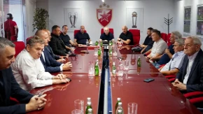 Trenuci odluke: Vanredna konferencija za medije na "Marakani" 