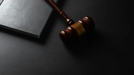 Sipao majci Domestos u kafu, pa joj pretio nožem: Sud ga šalje na lečenje