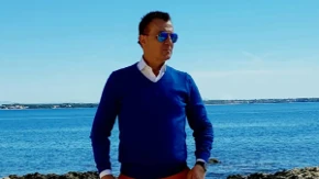 Razveo se naš pevač: U tajnosti se rastao od 19 godina mlađe žene, ovo su detalji