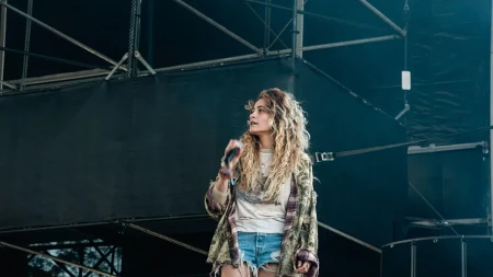 Raskinula 2 veridbe: Pevačica lomi muška srca kao od šale, ali ovo ne otkriva