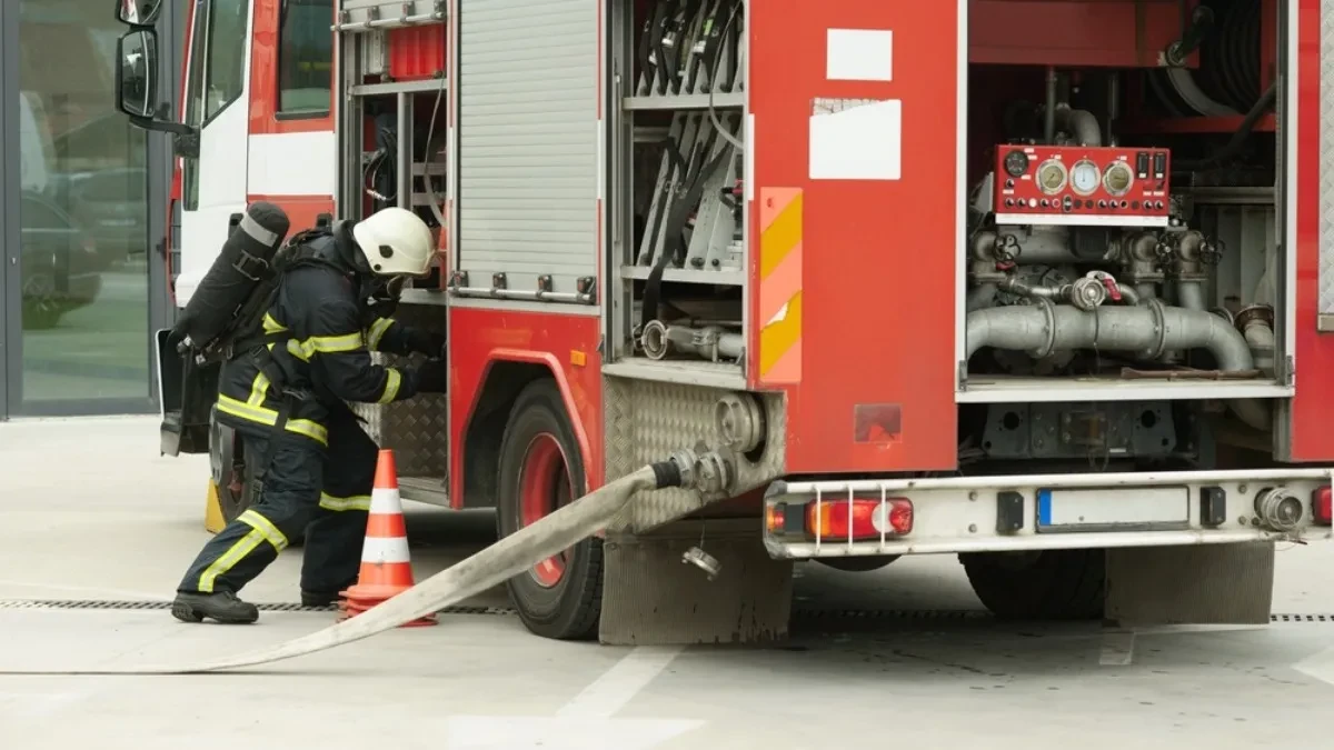 Drama kod Zelenog venca: Požar u blizini Knez Mihailove ulice, vatrogasne ekipe jure na terenu