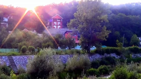 Ko nema za more, ova banja je spas za kućni budžet: Noćenje od 1.500 dinara, termalna voda i mir bez velikih gužvi