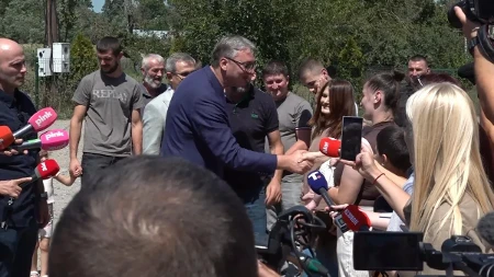 Vučić obilazi porodicu Maslar: Imaju poljoprivredno gazdinstvo i osmoro dece